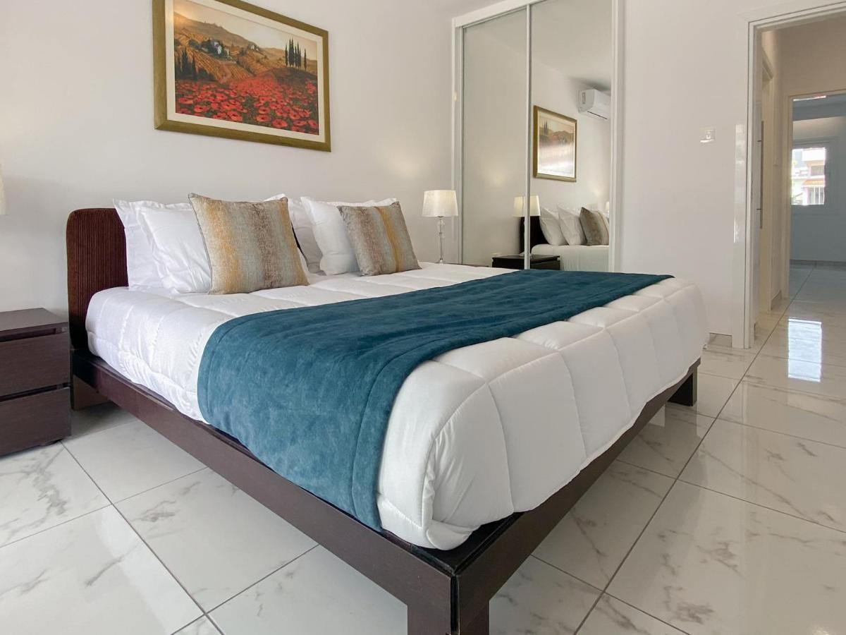 Phaedrus Living: Luxury Flat Semeli Apartment Пафос Екстериор снимка