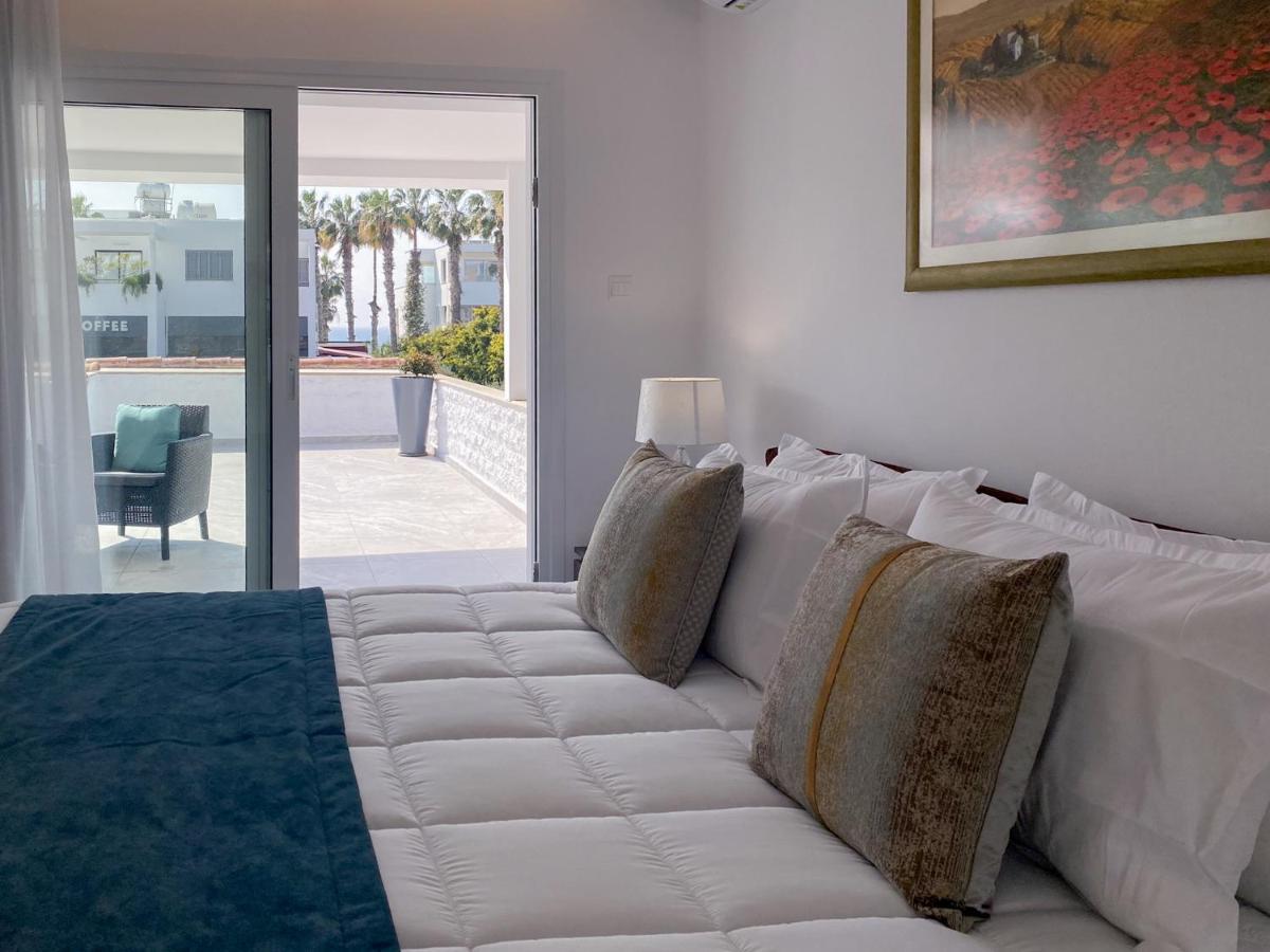 Phaedrus Living: Luxury Flat Semeli Apartment Пафос Екстериор снимка